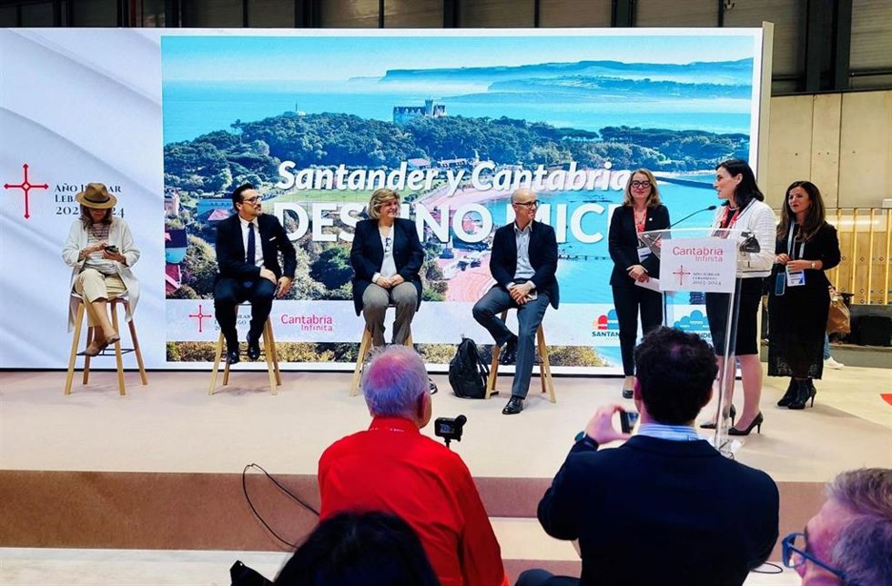 Archivo - La alcaldesa de Santander, Gema Igual, en la pasada edición de Fitur