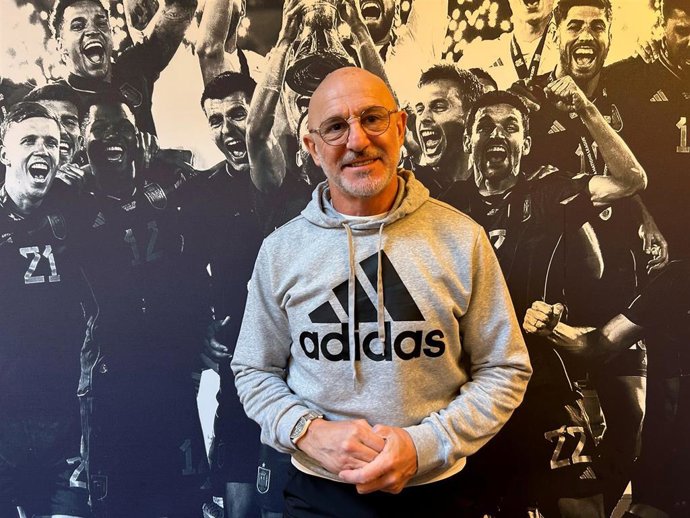 El seleccionador nacional de fútbol. Luis de la Fuente, se muestra optimista sobre la renovación de su cargo.