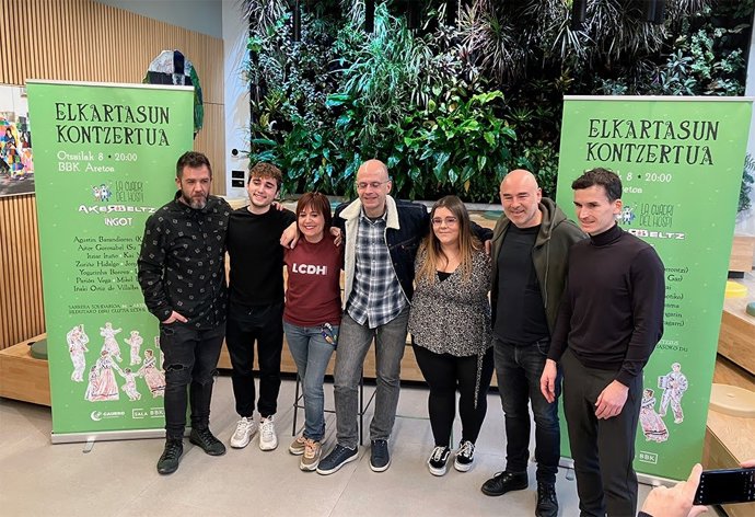 De izquierda a derecha, Jony, Jonkass, Susana del Amo, Agus Barandiaran, Olatz Baraizarra, Aitor Gorosabel y Koldo Bilbao