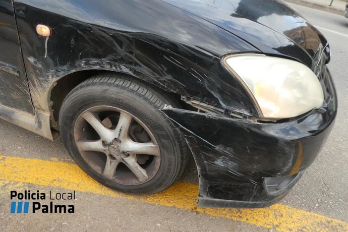 Uno de los coches implicados en el accidente.