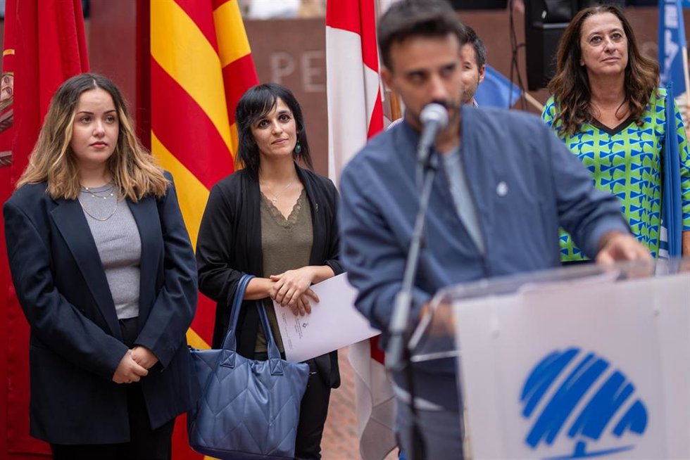 Archivo - La líder de Aliana Catalana, Silvia Orriols, durante la ofrenda floral de su partido con motivo de la Diada, en el Fossar de les Moreres, a 10 de septiembre de 2024, en Barcelona (Catalunya)