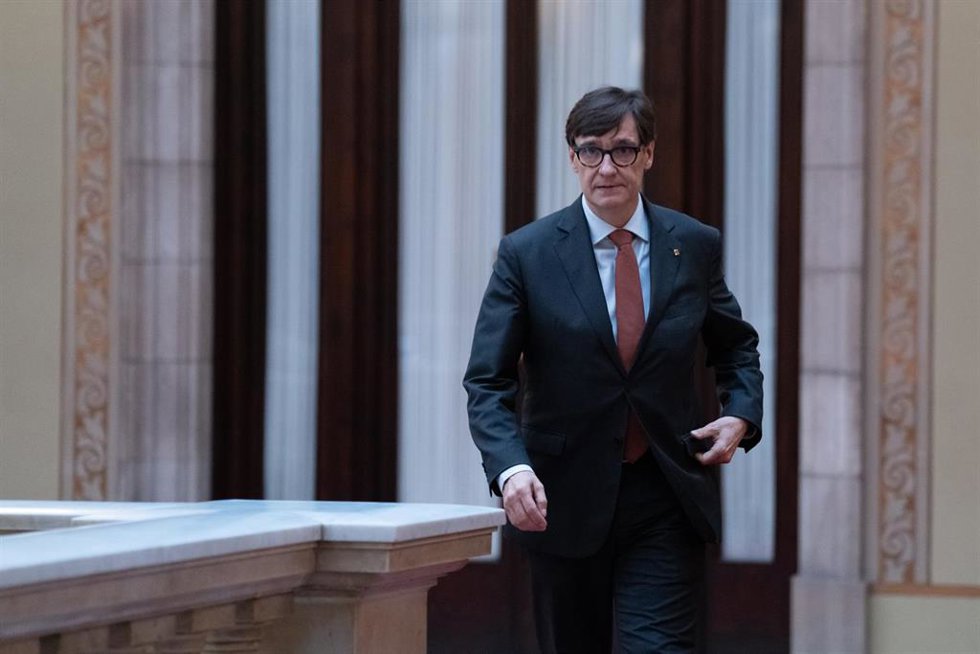 Archivo - El presidente de la Generalitat de Catalunya, Salvador Illa, en el Parlament, a 19 de diciembre de 2024, en Barcelona (Catalunya)