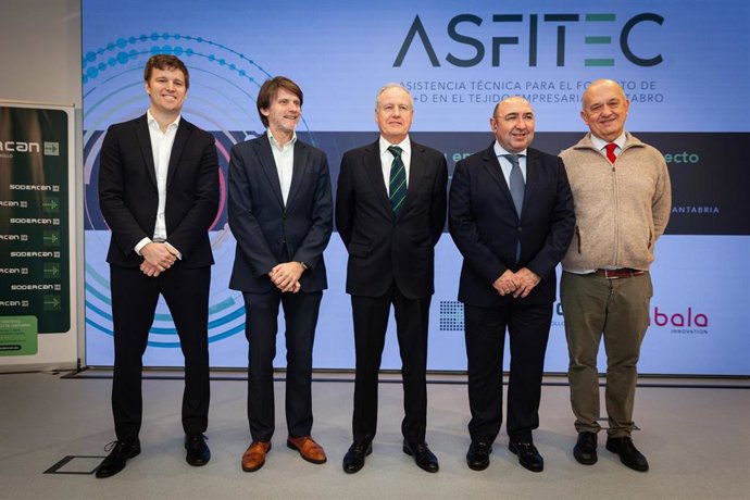 Archivo - El consejero de Industria, Empleo, Innovación y Comercio, Eduardo Arasti, inaugura el programa ASFITEC para el fomento de la I+D en el tejido empresarial de Cantabria.