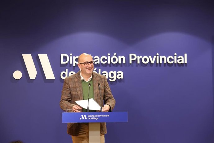 El vicepresidente y diputado de Cultura, Manuel López Mestanza, en rueda de prensa