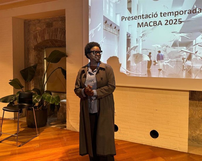La directora del Macba, Elvira Dyangani Ose, en la rueda de prensa de este martes