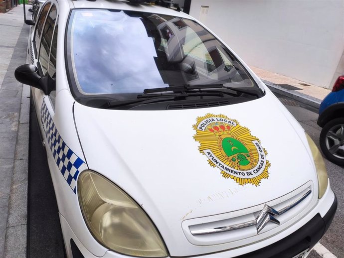 Archivo - Vehículo de la Policía Local de Cangas de Onís.