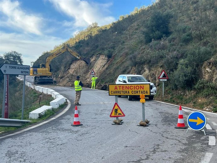 Obras en la carretera de Torre Alháquime a Olvera.