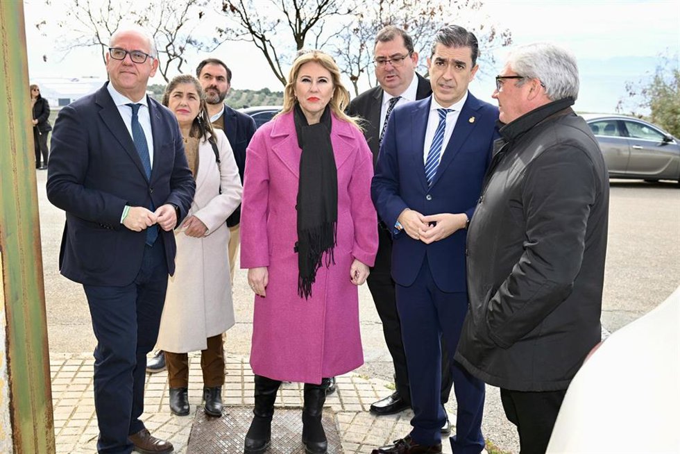 La consejera de Economía, Hacienda y Fondos Europeos y portavoz del Gobierno andaluz, Carolina España, anunció la cesión de los inmuebles en su última visita a Baeza 