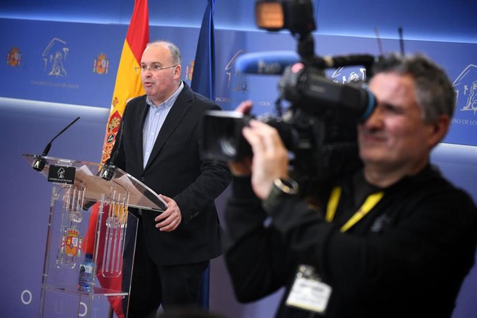 El portavoz del PP en el Congreso, Miguel Tellado, durante una rueda de prensa en el Congreso de los Diputados, a 21 de enero de 2025, en Madrid (España).