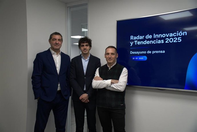 El director de Innovación y Tecnología de SDG Group, Miguel Romero, y el Socio Director en SDG Group, Antonio Torrero, en la presentación del informe 'Data, Analytics & AI Trends 2025'.