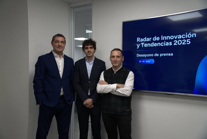 El director de Innovación y Tecnología de SDG Group, Miguel Romero, y el Socio Director en SDG Group, Antonio Torrero, en la presentación del informe 'Data, Analytics & AI Trends 2025'.