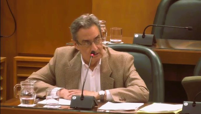 Archivo - EL portavoz de Vox en en el Ayuntamiento de Zaragoza, Julio Calvo, durante su intervención