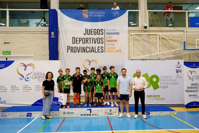 Reparto de trofeos en la anterior edición de las ligas de los Juegos Deportivos Provinciales de Almería.