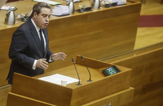 Archivo - Arxiu - El síndic de Vox a Lels Corts, José María Llanos, intervé durant una sessió plenària