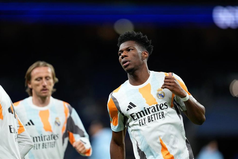 El centrocampista Aurélien Tchouameni, en un calentamiento con el Real Madrid.