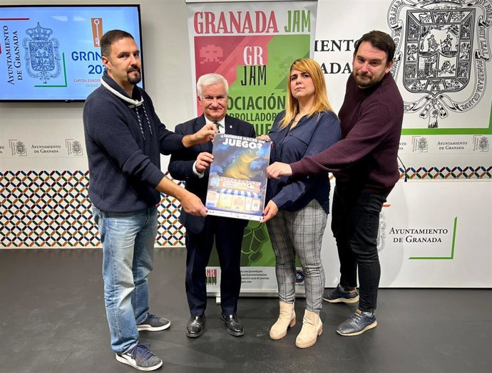 Presentación de la Global Game Jam con el edil de Ciudad Inteligente de Granada, Vito Epíscopo, segundo por la izquierda en la imagen