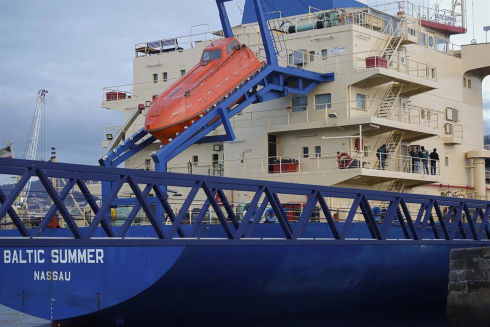 La Guardia Civil registra el buque mercante 'Baltic Summer' en el Puerto de Vigo, ante la sospecha de que transporte droga en su interior. En Vigo (Pontevedra), a 21 de enero de 2025