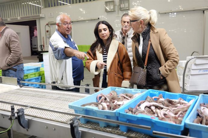 Paloma Gómez Enríquez, de Vox, en una visita al Puerto de Motril