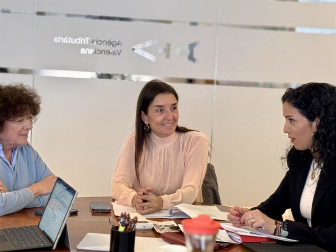 La consellera d'Hisenda, Ruth Merino, es reunix amb l'equip de l'ATV per a preparar la nova campanya de la renda