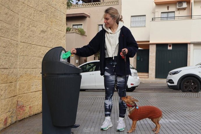 Papeleras para heches de mascotas en Alcalá de Guadaíra (Sevilla).