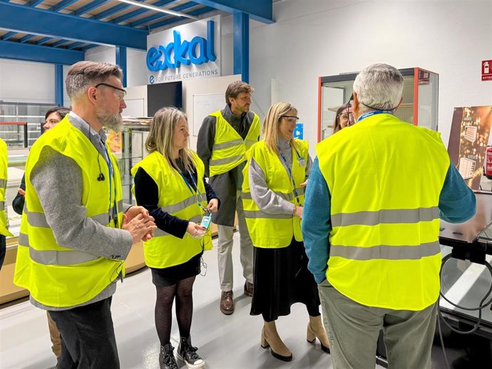 La consejera de Universidad, Innovación y Transformación Digital del Gobierno de Navarr, Patricia Fanlo, visita la empresa Exkal y su Unidad de I+D+i Empresarial (UIE), Global and Local Solutions, especializadas en refrigeración comercial.