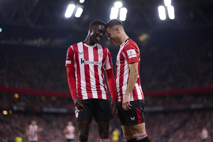 Archivo - Los jugadores del Athletic Club Adama Boiro y Gorka Guruzeta celebrando un gol en San Mamés.