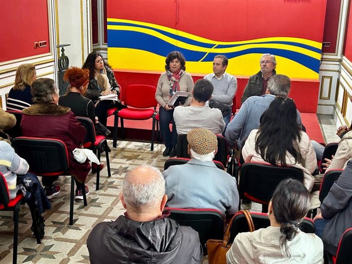 Responsables de Endesa en Cádiz junto a la alcaldesa de Sanlúcar de Barrameda, Carmen Álvarez, para abordar la situación eléctrica de Rompeserones