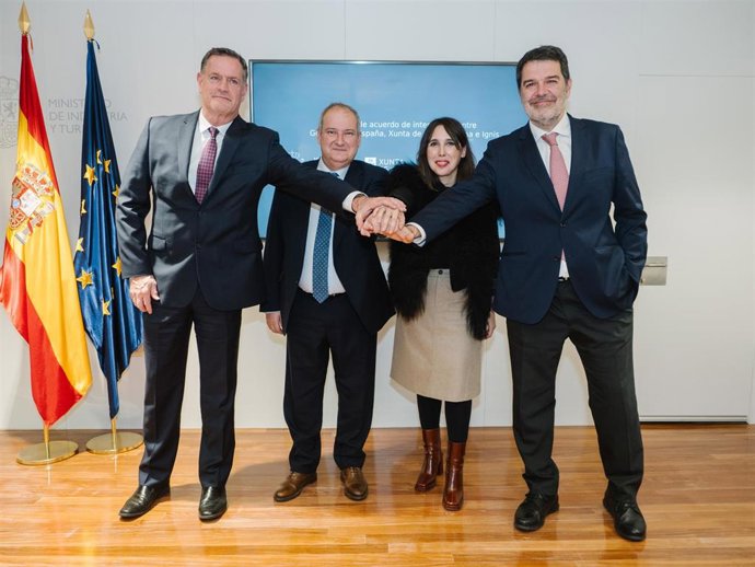 Firma memorándum de entendemento por Alcoa San Cibrao entre Rob Bear, Jordi Hereu, María Jesús Lorenzana e Antonio Sieira