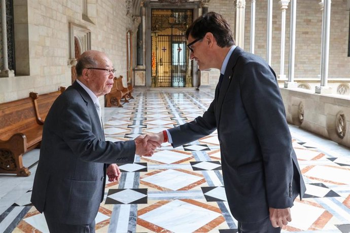 El presidente de la Generalitat, Salvador Illa,recibe al superviviente del bombardeo atómico de Nagasaki (Japón) y copresidente de la ONG Nihon Hidankyo, galardonada con el premio Nobel de la Paz 2024, Shigemistu Tanaka