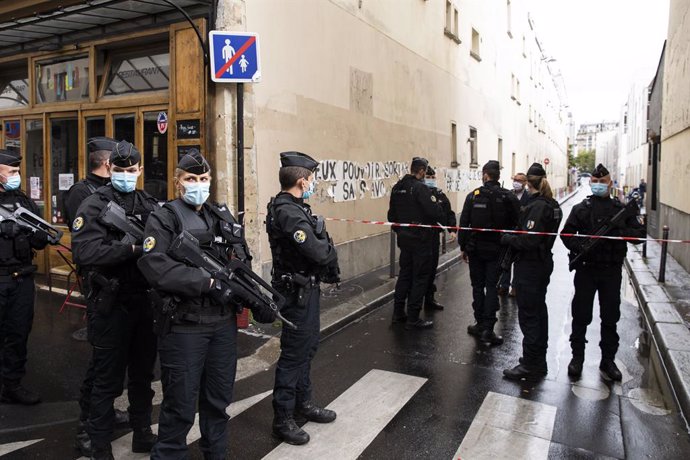 Archivo - September 25, 2020, Paris, France, France: Police forces are patroling near  the scene of an attack in which several people were injured near the former offices of the French satirical magazine Charlie Hebdo by a man wielding a knife in the capi