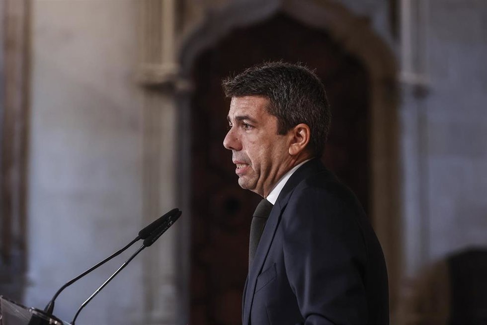 El presidente de la Generalitat Valenciana, Carlos Mazón, ofrece una rueda de prensa, en el Palau de la Generalitat, a 10 de enero de 2025, en Valencia