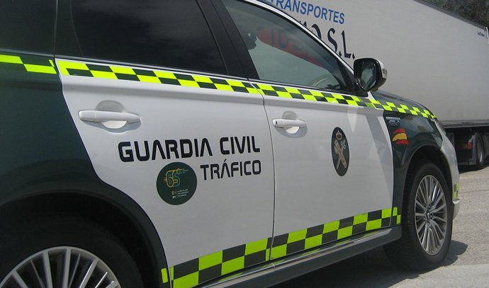 Archivo - Vehículo de la Guardia Civil de Tráfico.    