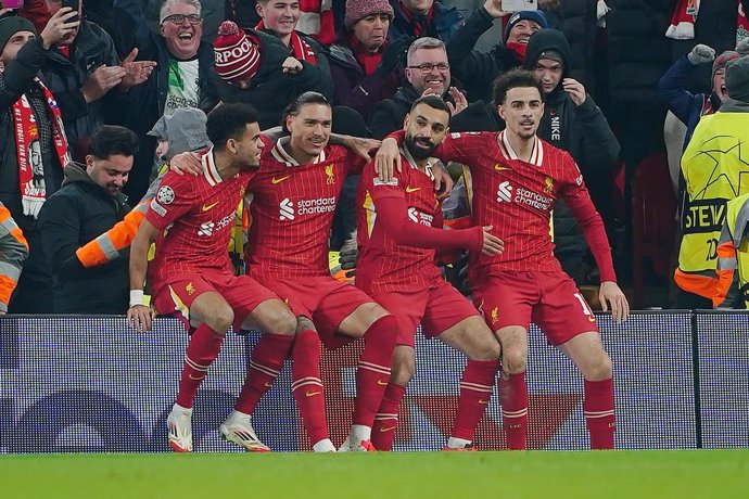 21 January 2025, United Kingdom, Liverpool: Liverpool's Mohamed Salah (2nd R) celebrates scoring his side's first goal with his teammates during the UEFA Champions League soccer match between Liverpool and LOSC Lille at Anfield stadium. Photo: Peter Byrne