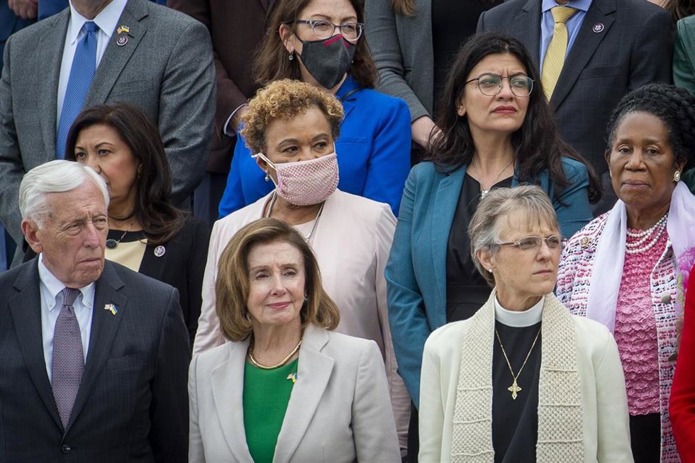 Archivo - La expresidenta de la Cámara de Representantes de EEUU Nancy Pelosi y la obispa de la Diócesis Episcopal de Washington, Mariann Edgar Budde (archivo)