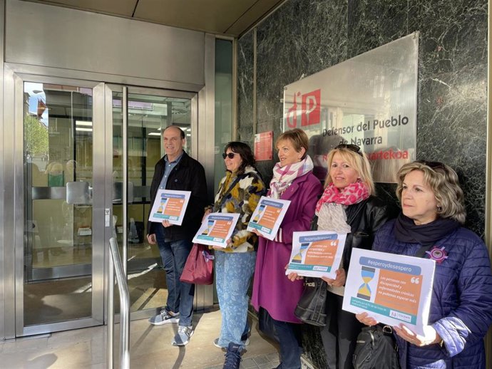 Imagen de una campaña reciente de COCEMFE por las listas de espera en salud.