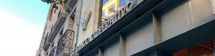 Archivo - Fachada de la sede de Banco Cooperativo Español