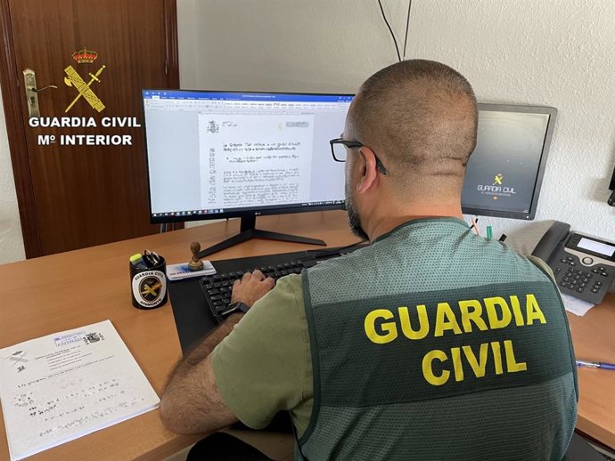 Archivo - Agente de la Guardia Civil.