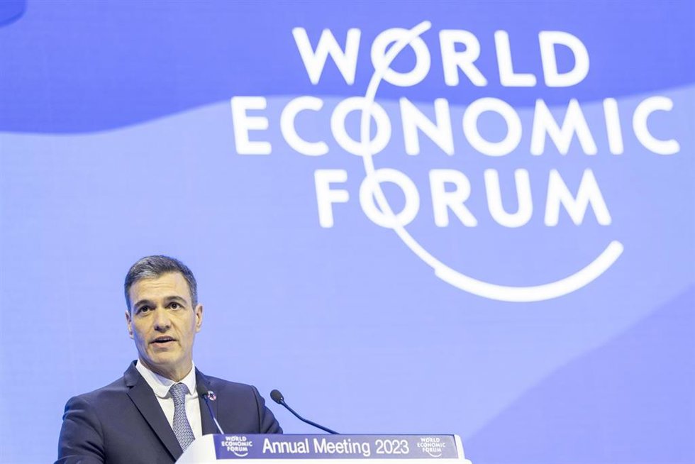 Archivo - HANDOUT - 17 January 2023, Switzerland, Davos: Spanish Prime Minister Pedro Sanchez speaks during the Session: Special Address by Pedro Sanchez, Prime Minister of Spain at the World Economic Forum Annual Meeting 2023 in Davos-Klosters. Photo: 