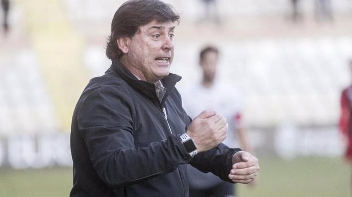 El nuevo entrenador del Racing de Ferrol, Alejandro Menéndez.