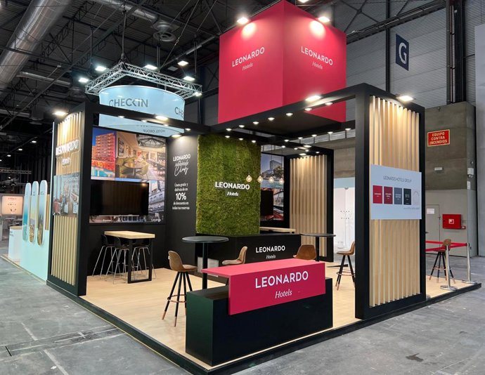 Stand de Leonardo Hotels.