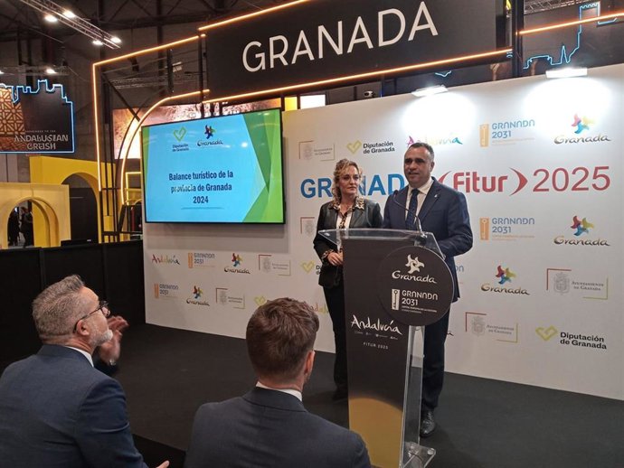 El presidente de la Diputación de Granada presenta en Fitur el balance anual de los datos turísticos de la provincia.