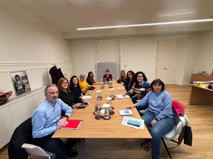 Reunión de la consejera Alfaro con representantes de diferentes entidades sociales responsables de los programas de protección internacional en Navarra
