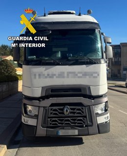 Dos denunciados en Burgos por falsificar el tacógrafo del camión e intercambiarse al volante en marcha.