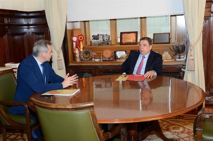 El ministro de Agricultura, Pesca y Alimentación, Luis Planas, se reúne con el presidente de Mercasa, José Miñones, en la sede del Ministerio