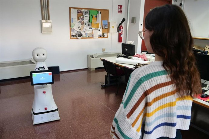 Un equipo científico de la UMA desarrolla la próxima generación de robots sociales de asistencia