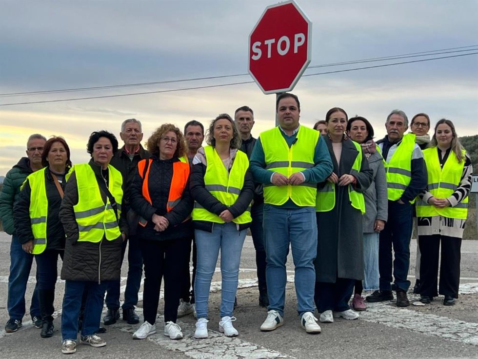 Visita de dirigentes y cargos del PSOE a la A-6204