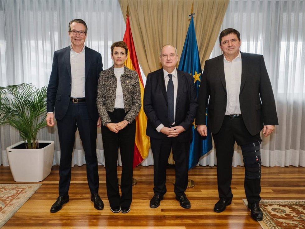 El ministro de Industria y Turismo, Jordi Hereu, y la presidneta del Gobierno de Navarra, María Chivite, en una reunión anterior con la dirección de BSH.