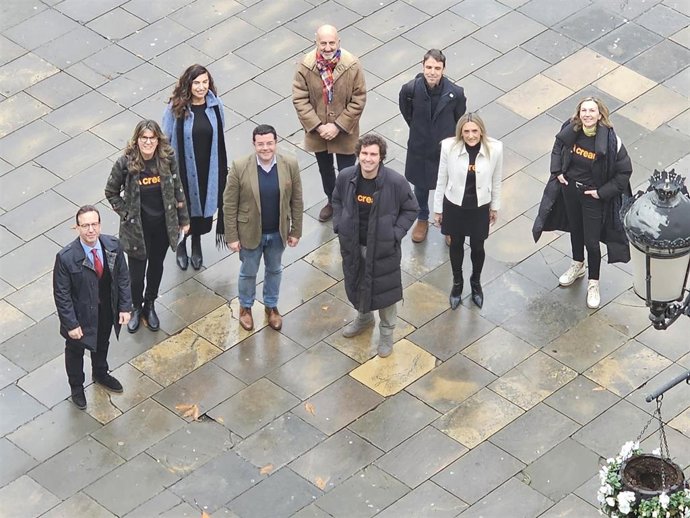 Miembros de A crear con el consejero de Hacienda, Alfonso Domínguez