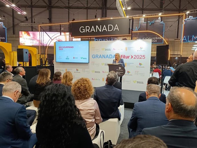 La alcaldesa de Granada, Marifrán Carazo, interviene en la presentación en Fitur de los premios Bib Gourmand 2025 de Guía Michelín