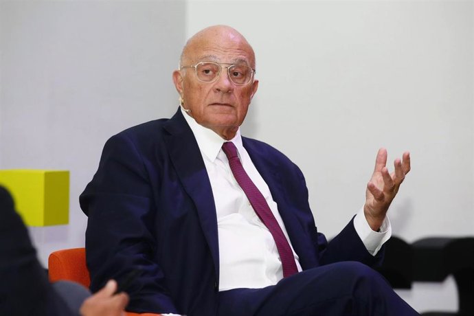 Archivo - El presidente de Banco Sabadell, Josep Oliu, en una imagen de archivo.